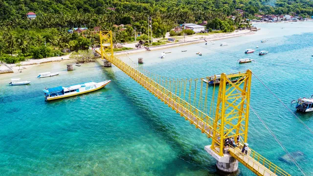 Žltý most na Nusa Lembongan z vtáčej perspektívy
