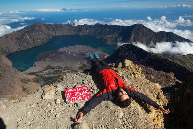 Na vrchole sopky Rinjani (3 726 m)